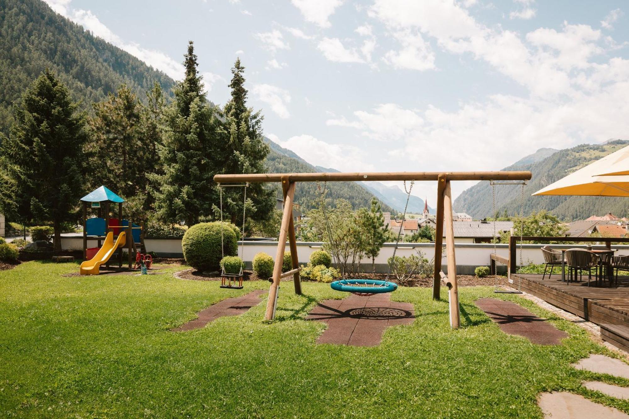 Neueroeffnung Miaflor Familien- & Aktivresort Рид-им-Оберинталь Экстерьер фото